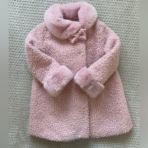 Mayoral girls teddy coat with faux fur collar.  Size 5/110cm
